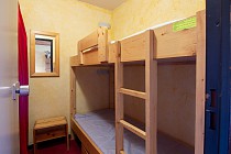 Les Lauzieres - LAU511 - slaapkamer met stapelbed kastje
